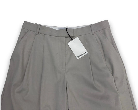 Bershka Damen Bermuda Shorts Grau Gr. 42 Stoffshorts bis unters Knie